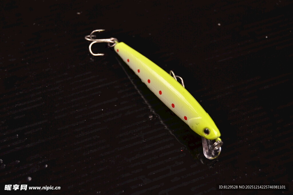 黄色拟饵钓鱼用具