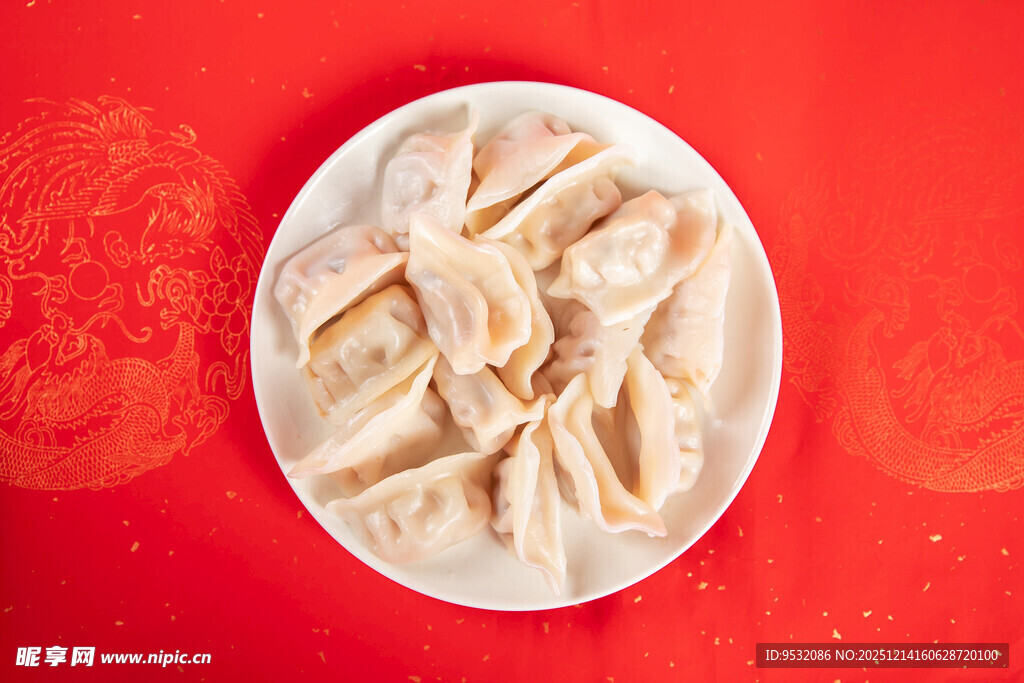 盘中的美味饺子