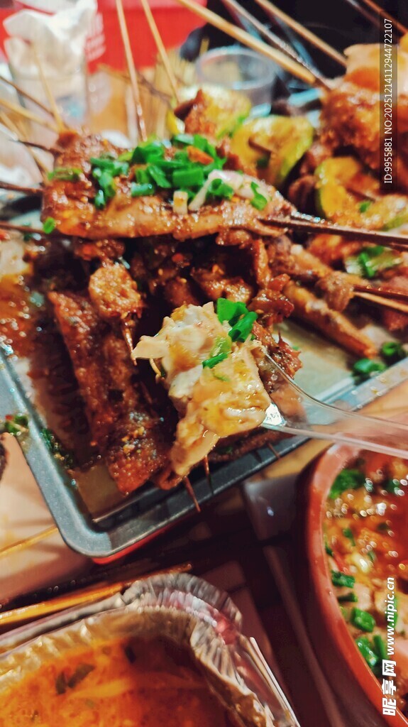 美味烧烤拼盘诱人呈现