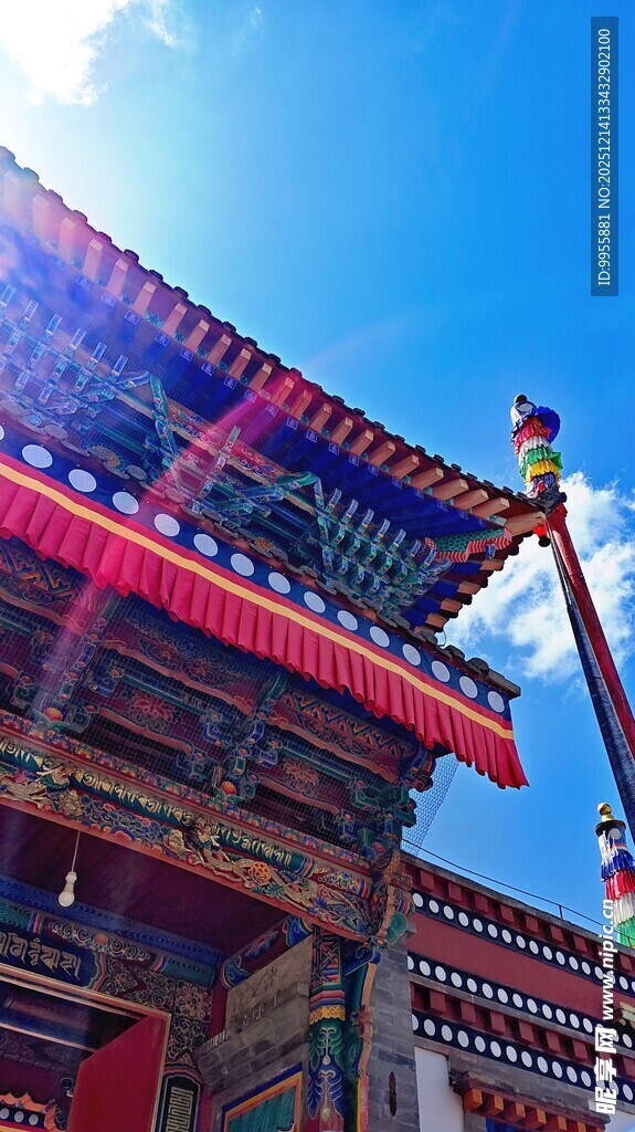 青海湖茶卡盐中式古建筑屋檐一角