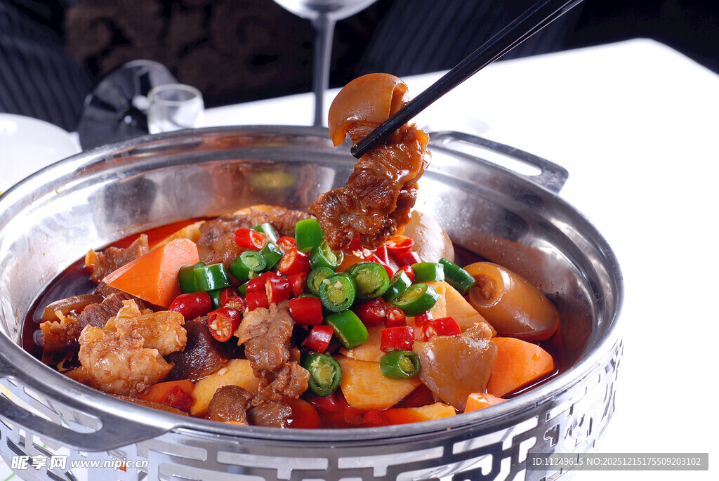 萝卜烧带皮牛肉