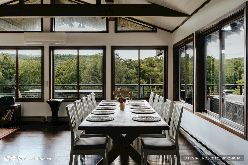 现代风格餐厅室内优雅景致