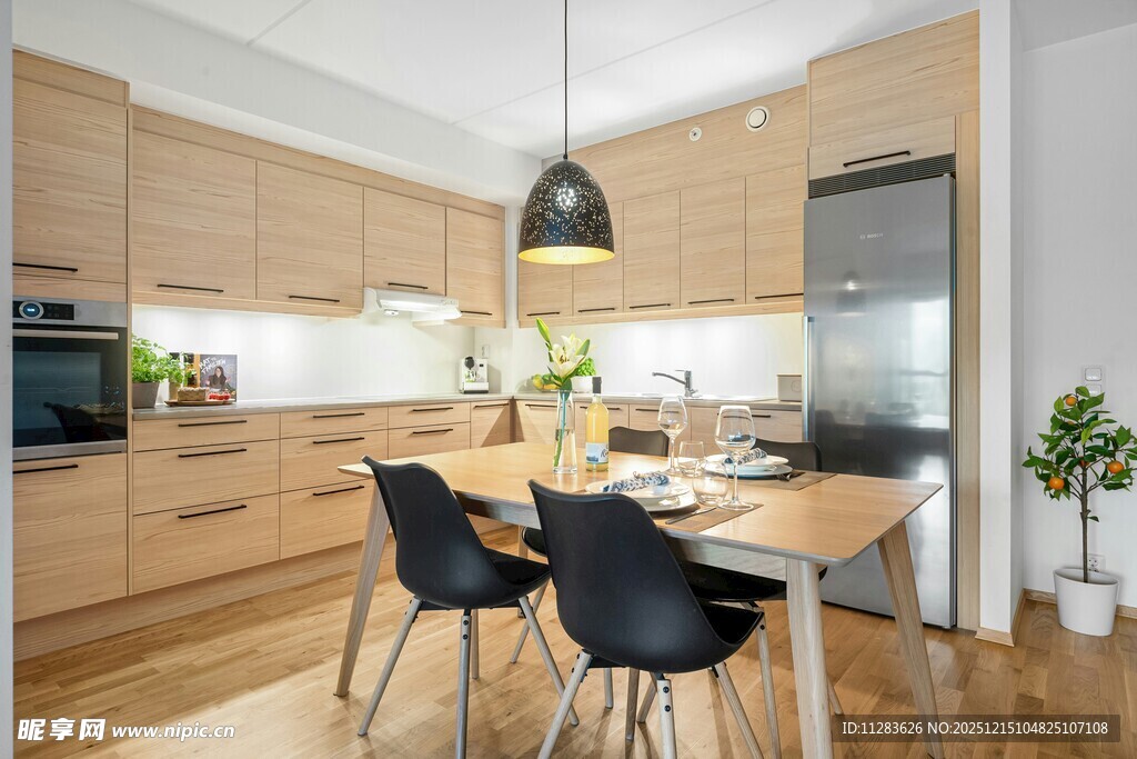 现代简约风温馨厨房餐厅