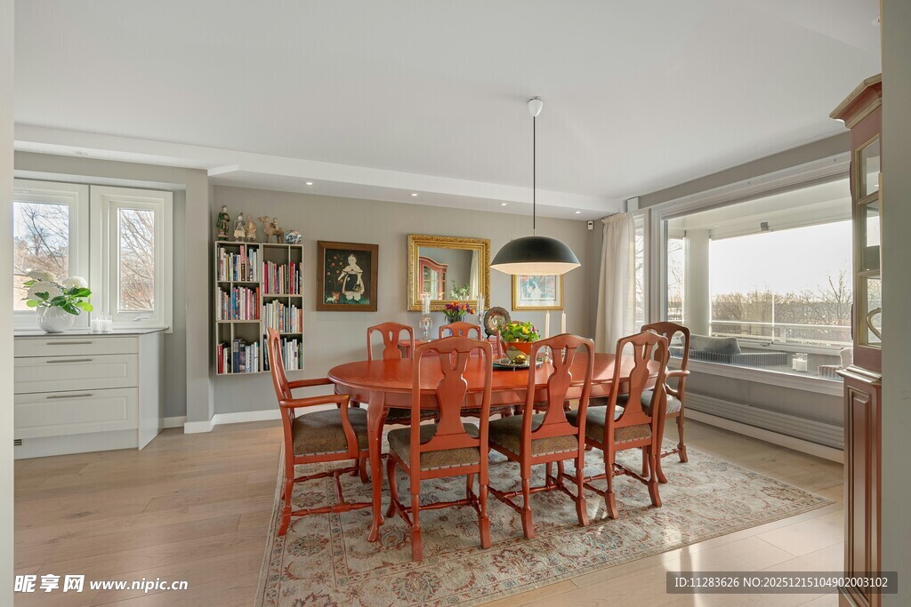 现代简约风格温馨餐厅空间