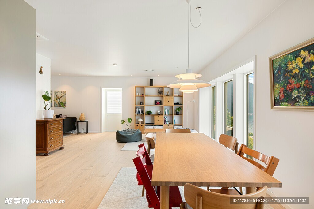 现代简约风格的温馨餐厅