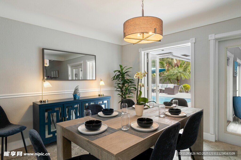 现代简约风温馨餐厅场景