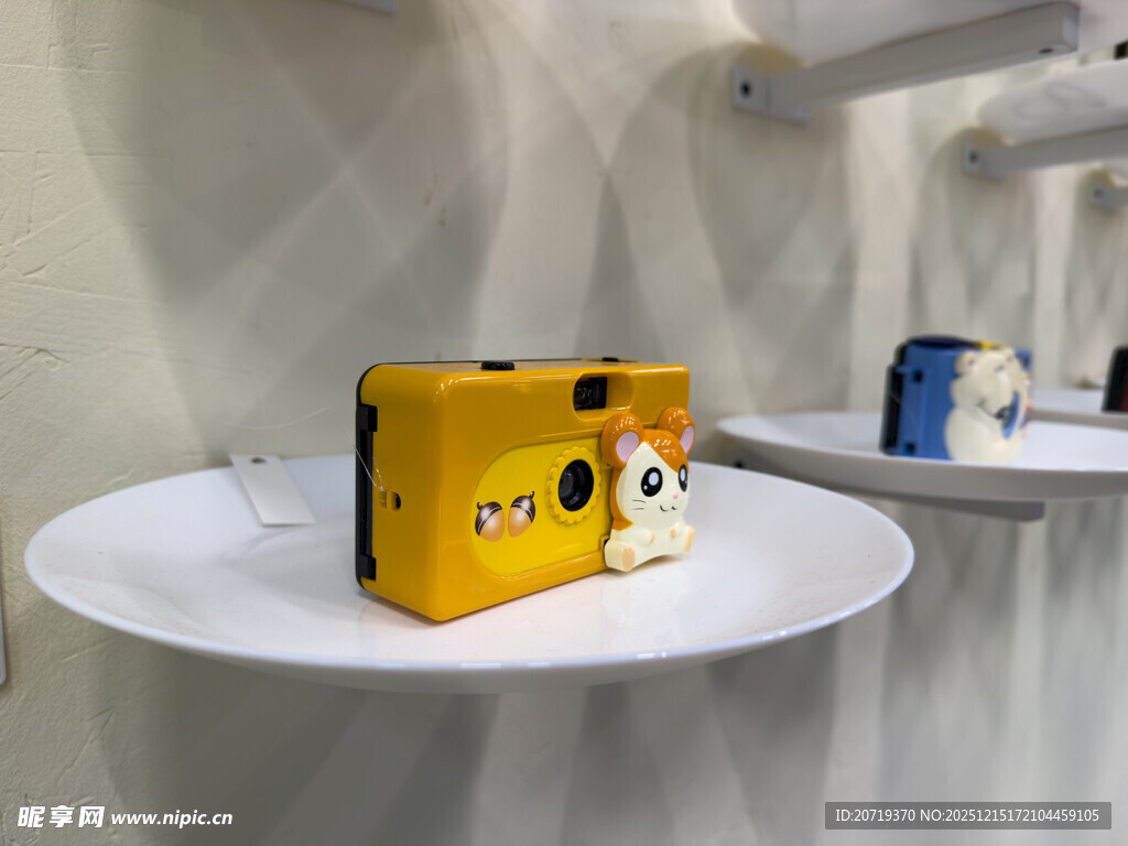 黄色相机摆件展示