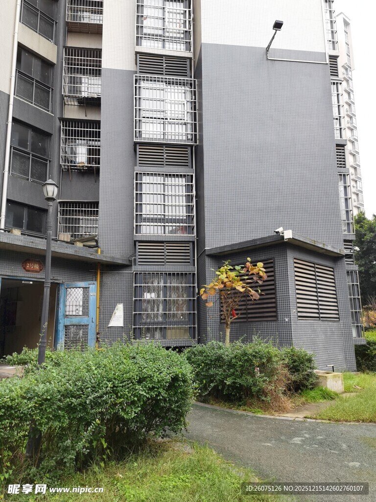 现代风格灰色居民楼外观