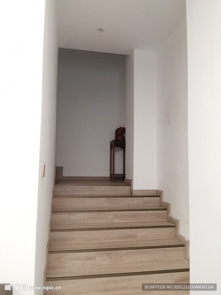 简约室内木质楼梯空间