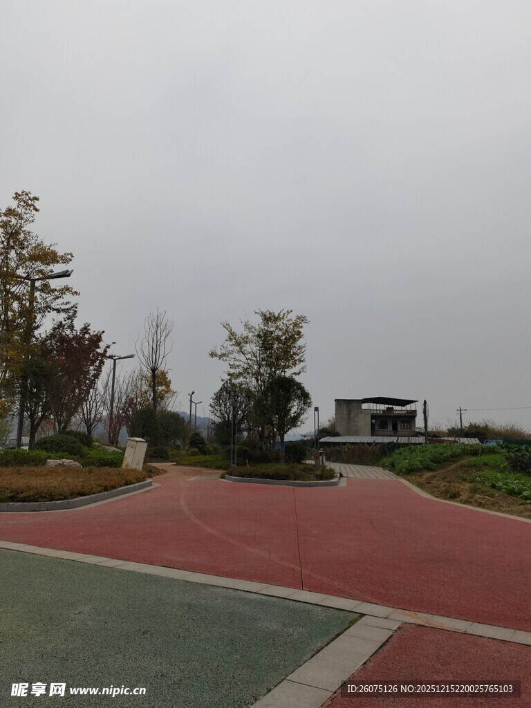 户外彩色路面景观