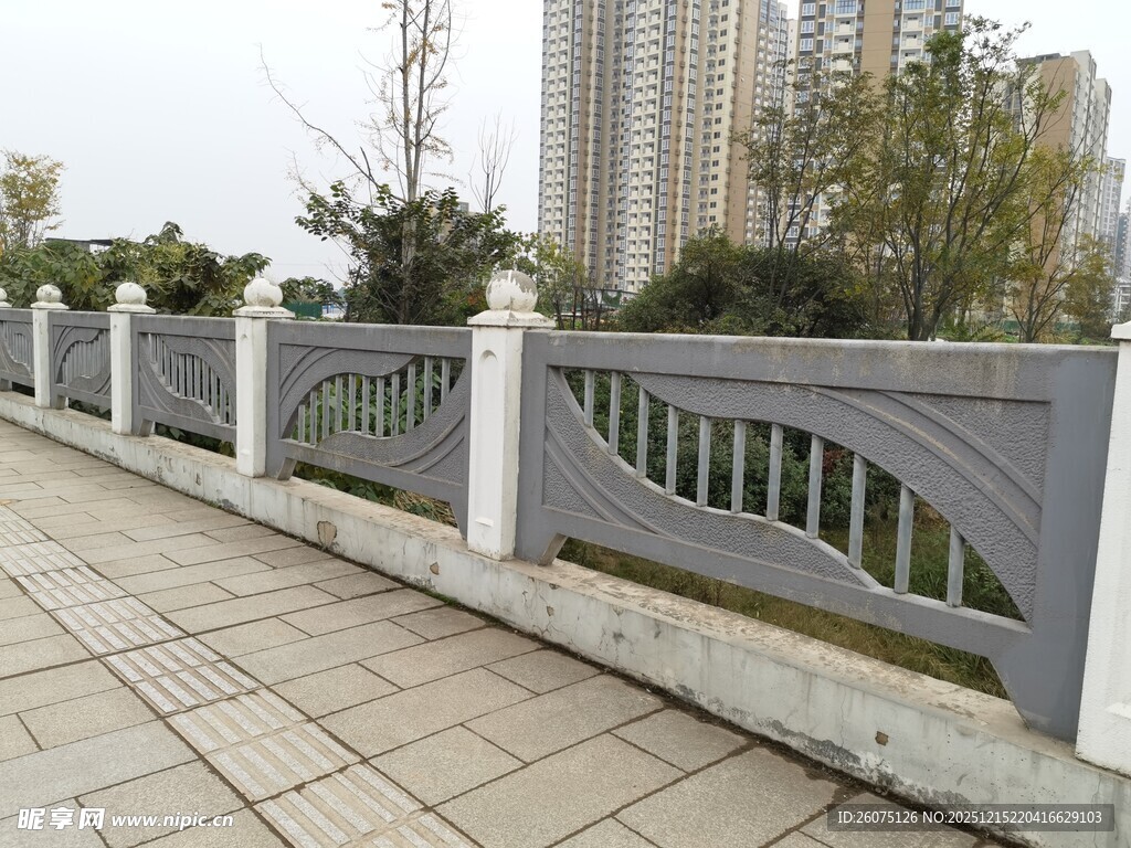城市河边精致护栏景观