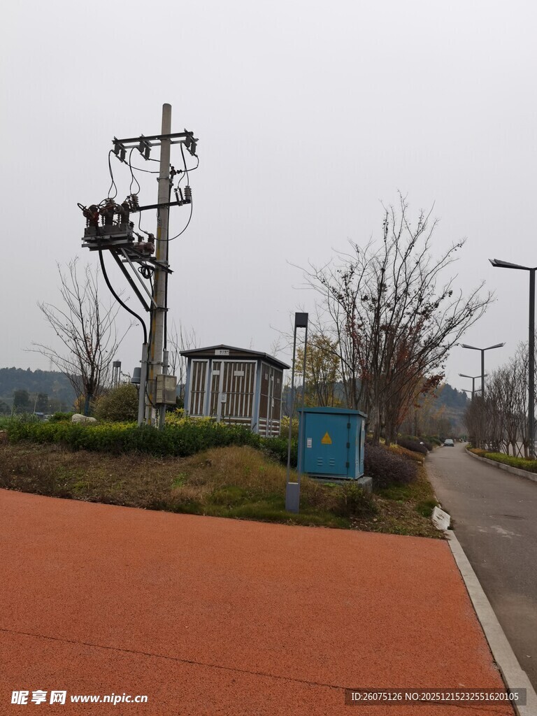 户外电力设施与周边环境