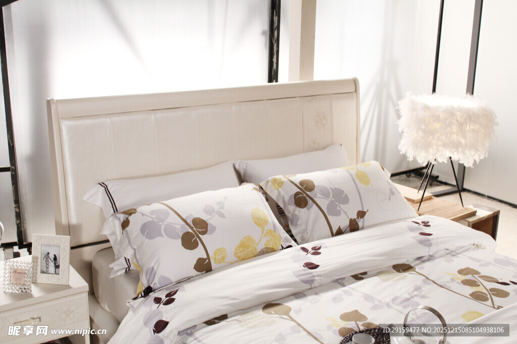 简约温馨卧室床品展示