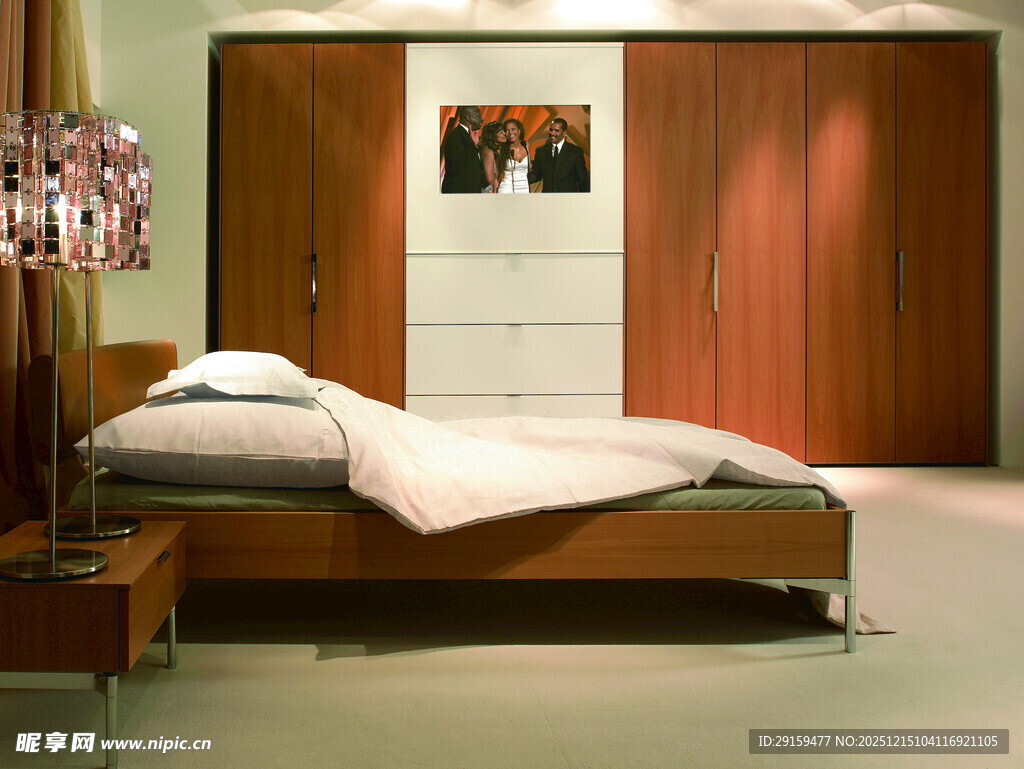 现代简约风格卧室床铺