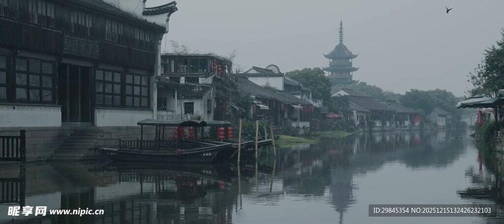 江南水乡古建筑倒影美景
