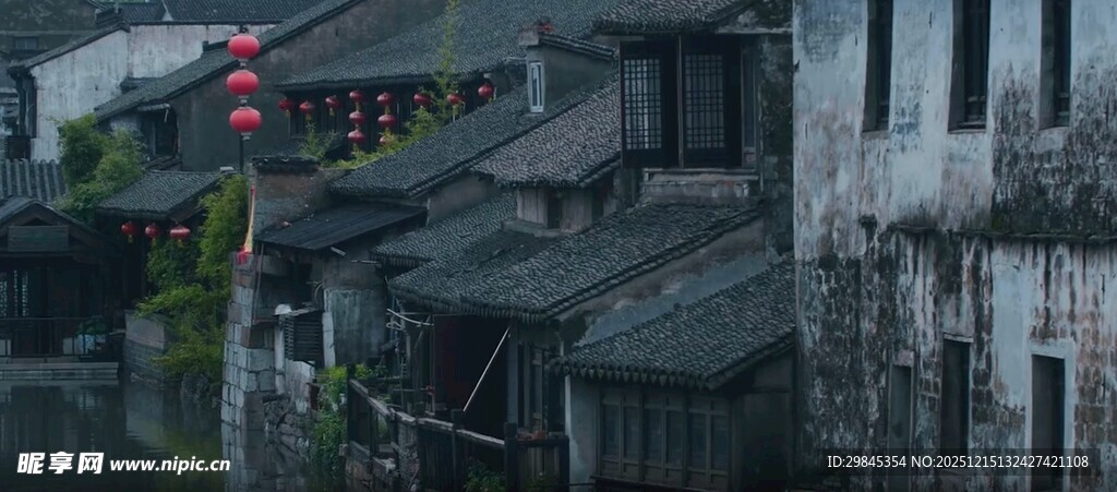 山林间的古朴建筑