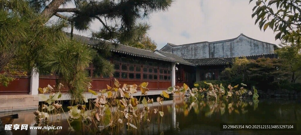 中式园林湖畔景致