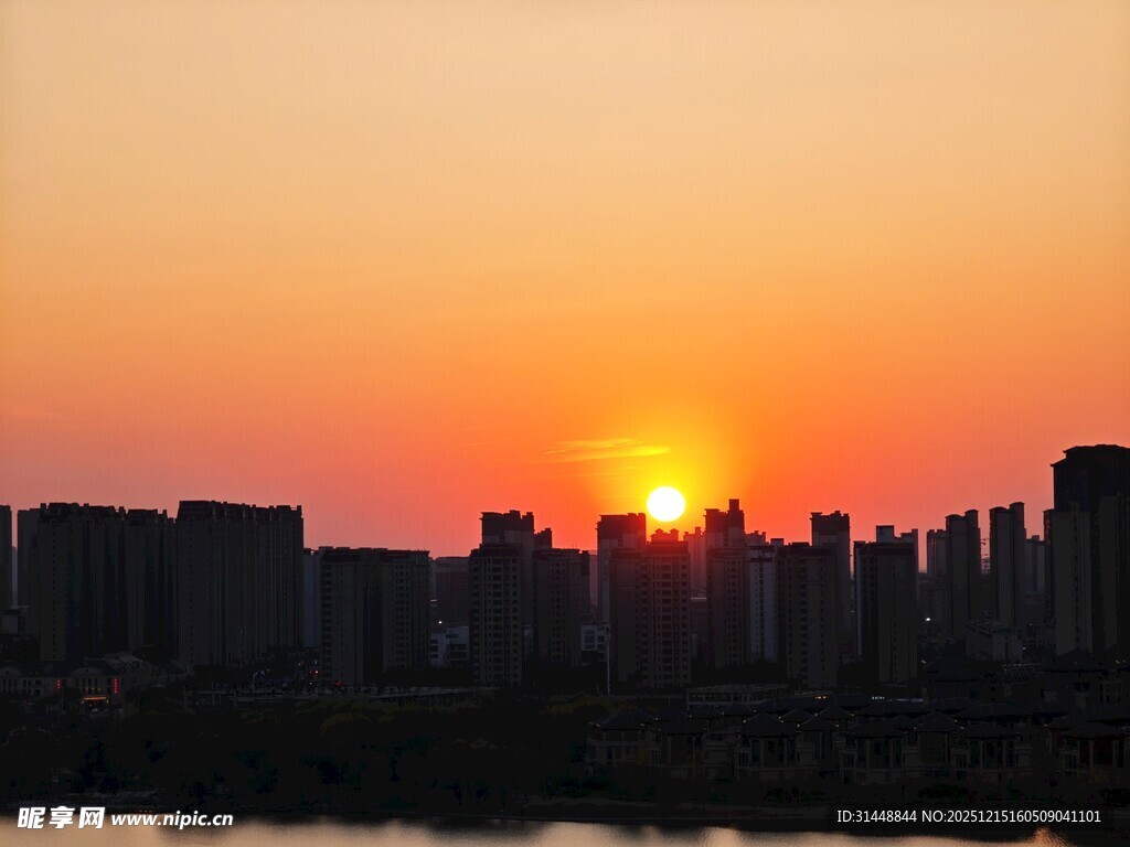 城市日落美景