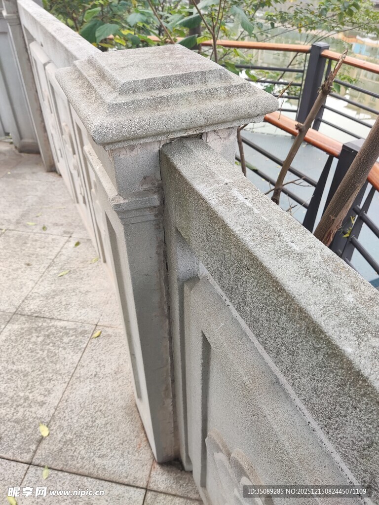 精致石质护栏一角