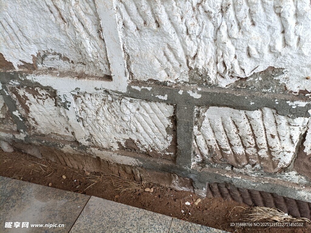老旧墙面破损状况展示