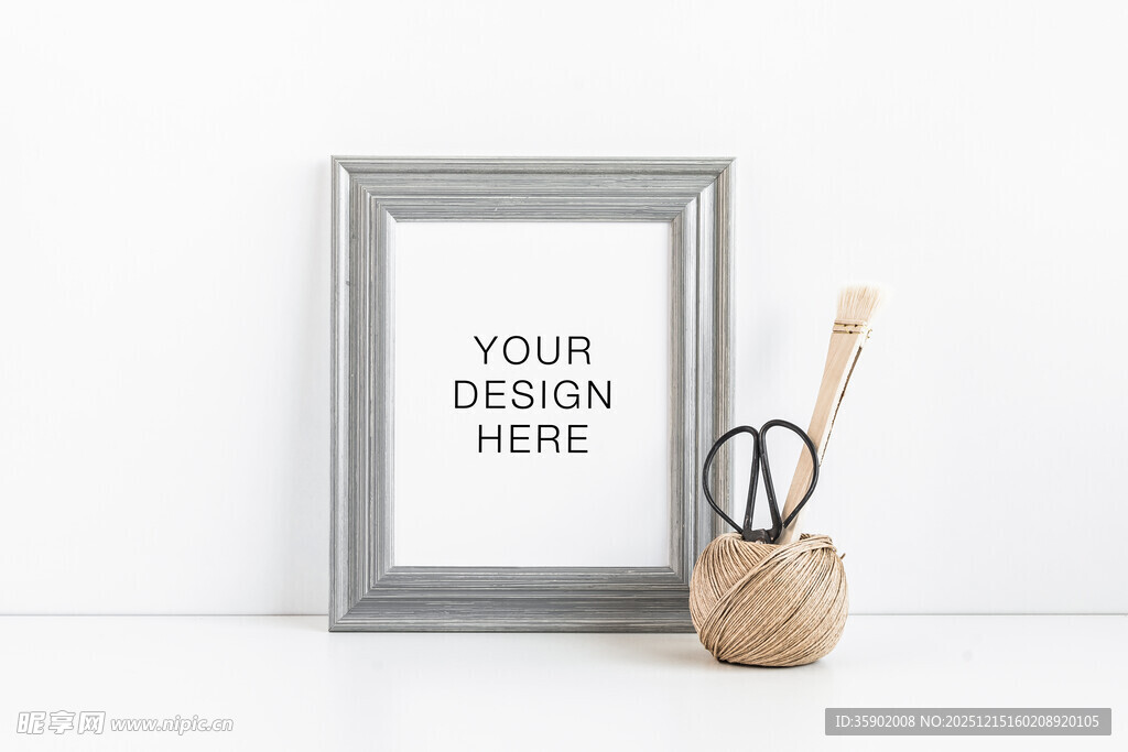 简约相框与文具展示