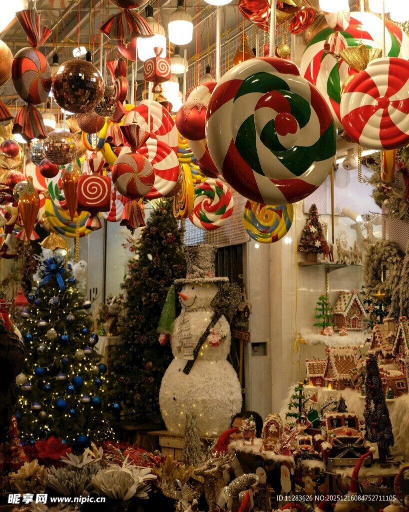 圣诞糖果装饰营造节日氛围