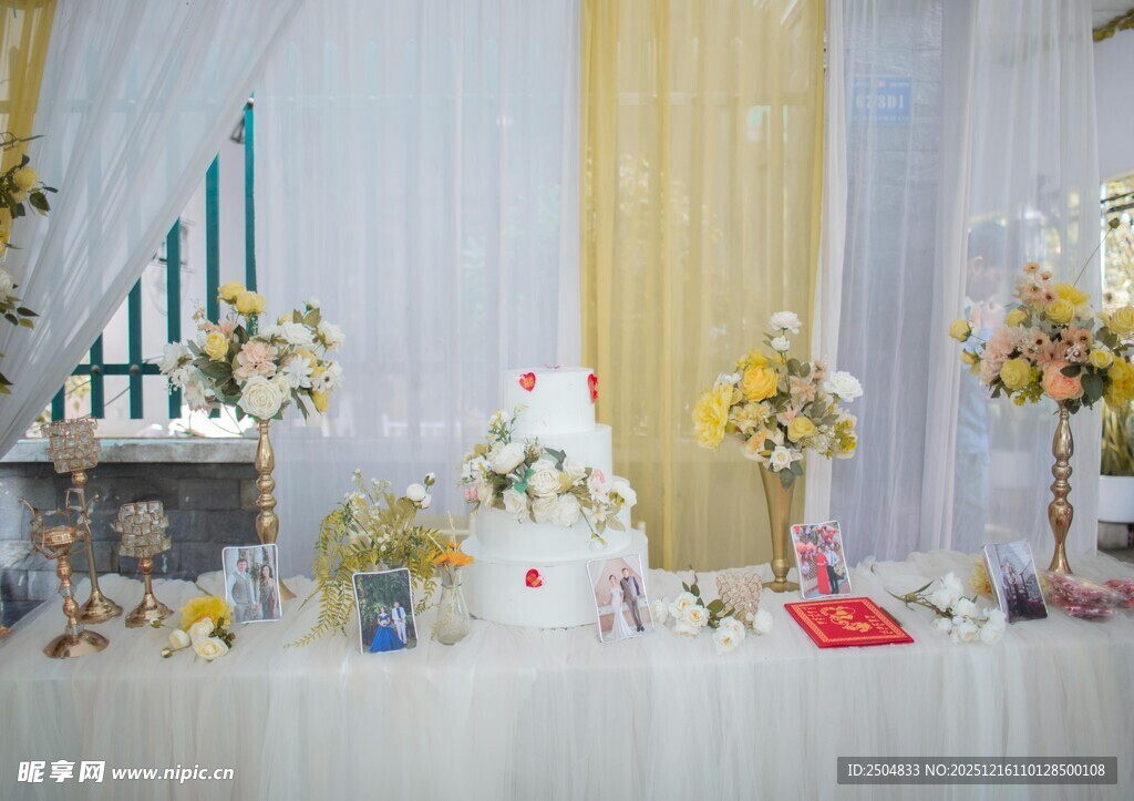 精致婚礼甜品桌布置