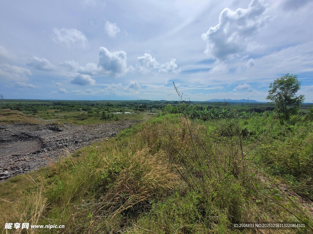 广袤原野上的自然景致