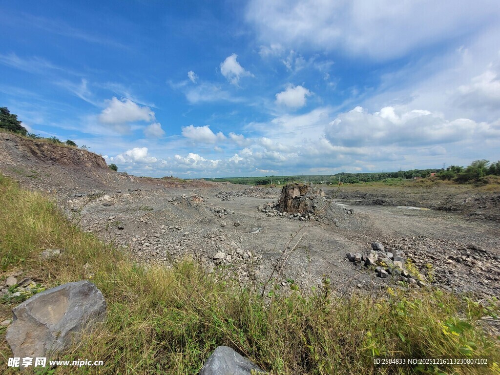 露天矿场景象