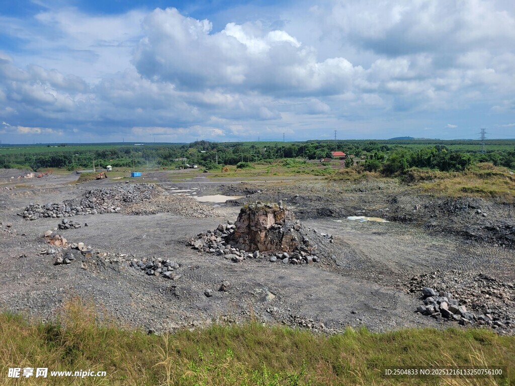 露天矿场景象