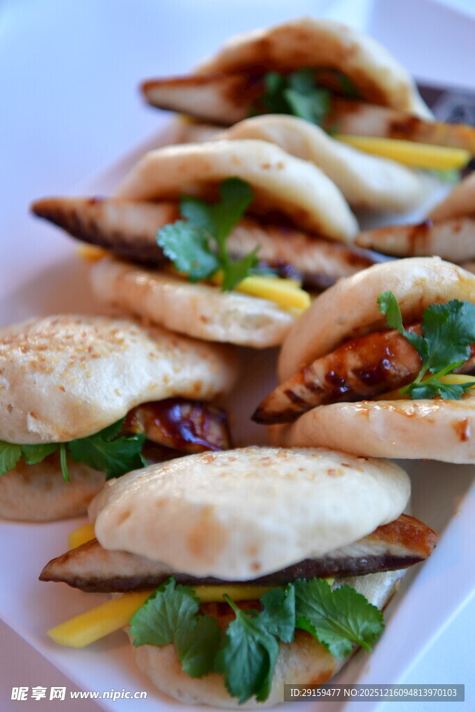 美味中式夹馅小吃拼盘