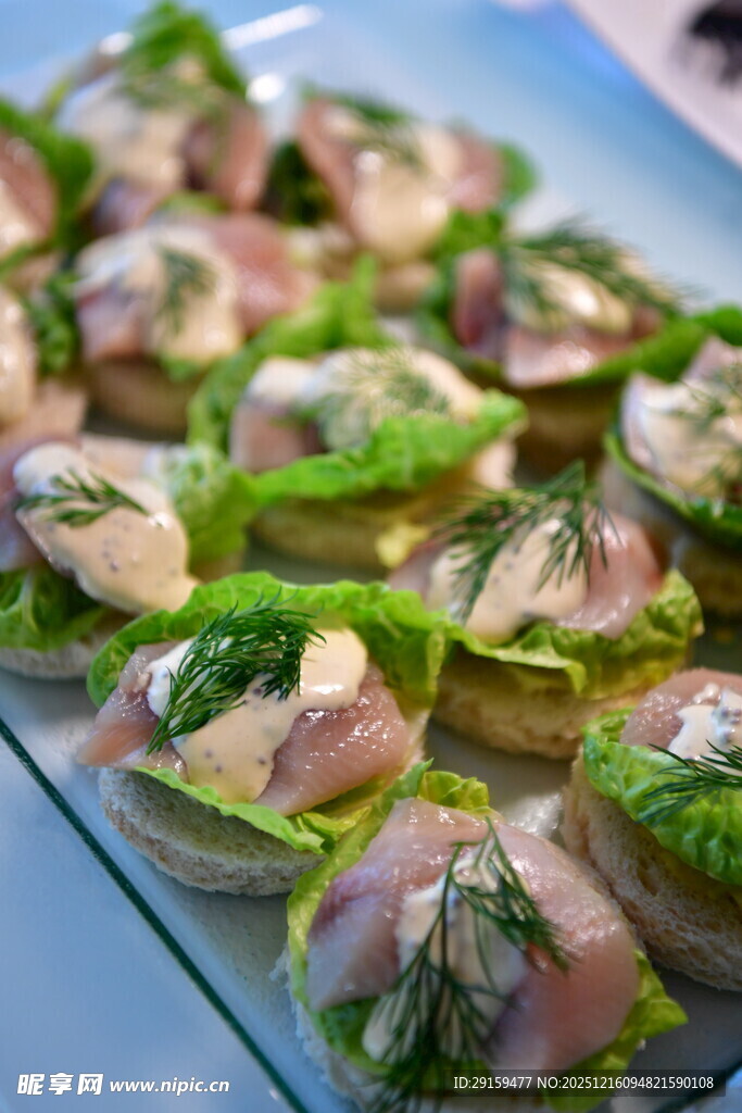 美味鸡肉蔬菜卷拼盘