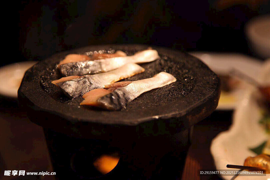 炭火上的美味烤物