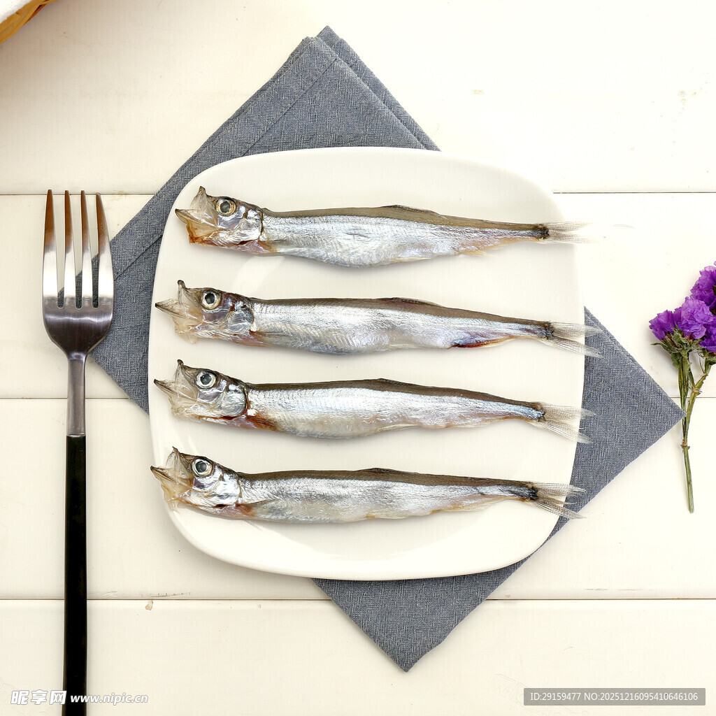 盘中美味多春鱼