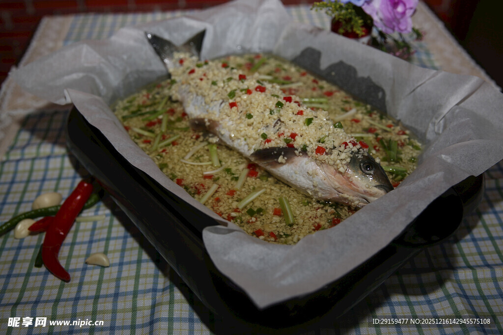 纸包烤鱼配米饭