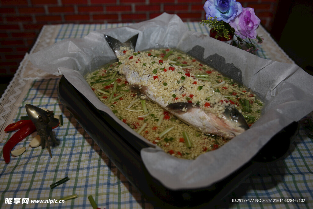 烤盘上的美味烘焙食物