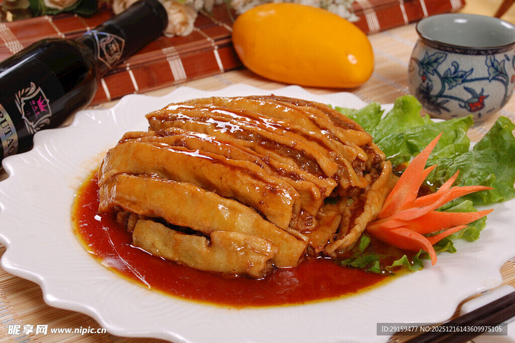 美味卤味鸭肉摆盘精致