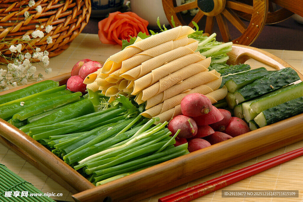 新鲜多样蔬菜拼盘