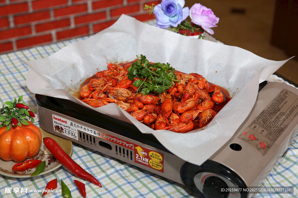 烤箱中的美味香辣烤物