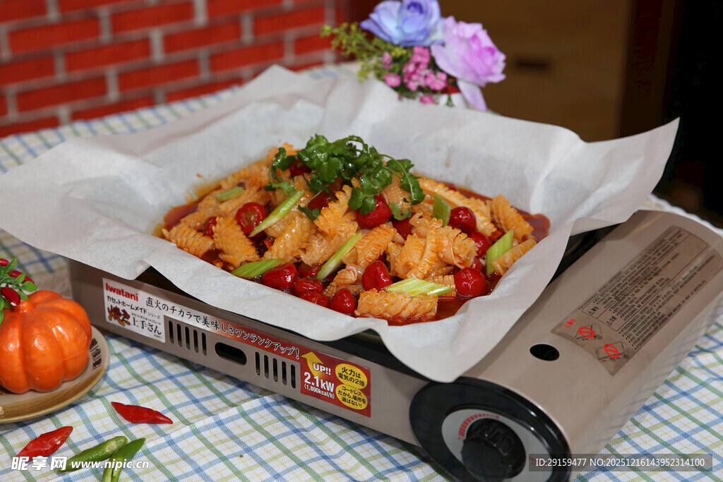 美味香煎豆腐摆于桌