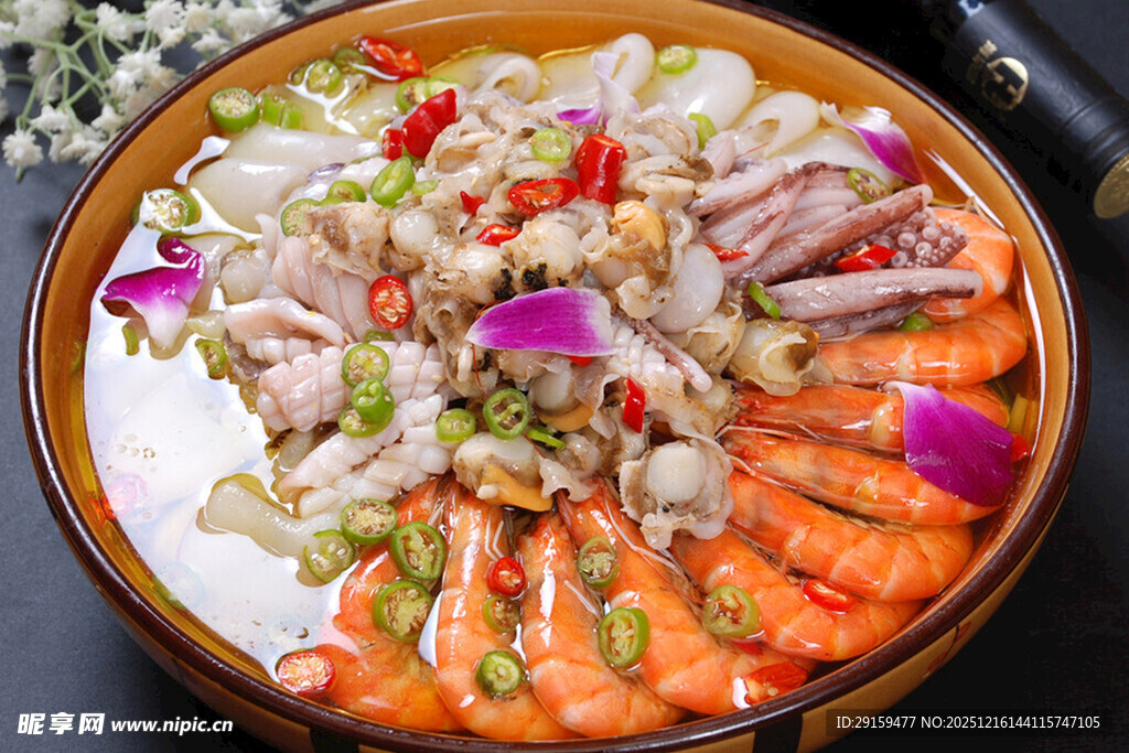 海鲜拼盘火锅美食盛宴