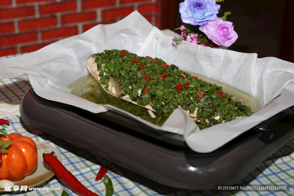 香嫩翡翠蒸鱼诱人美味