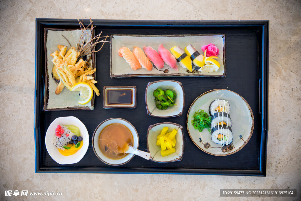 日式精致刺身寿司拼盘