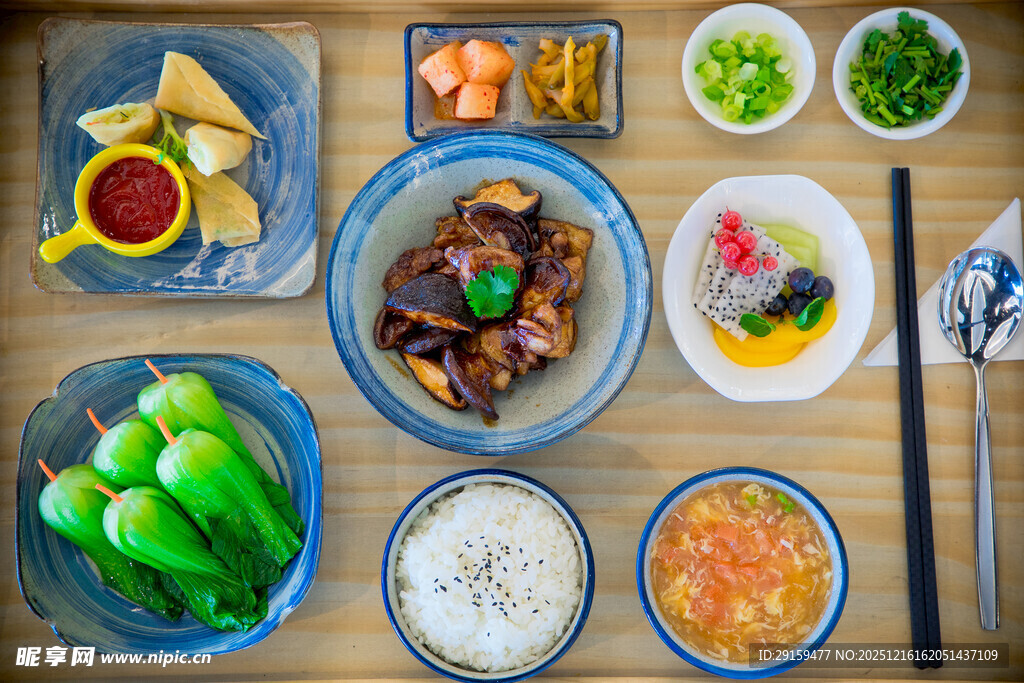 丰盛中式菜肴摆拍