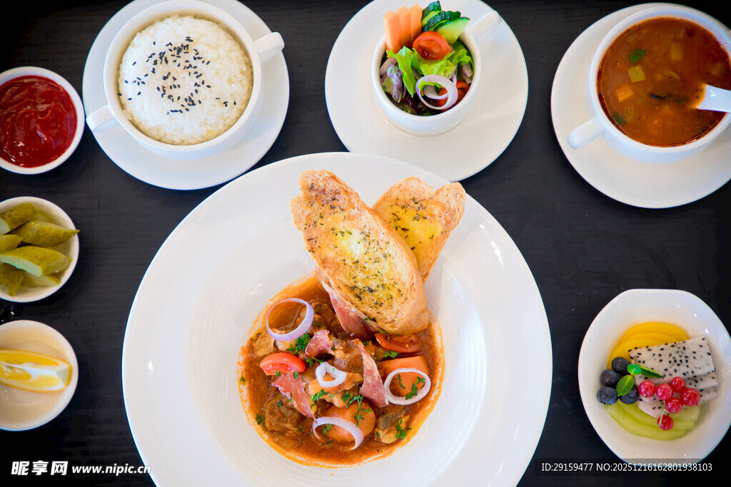 多样美味海鲜料理拼盘