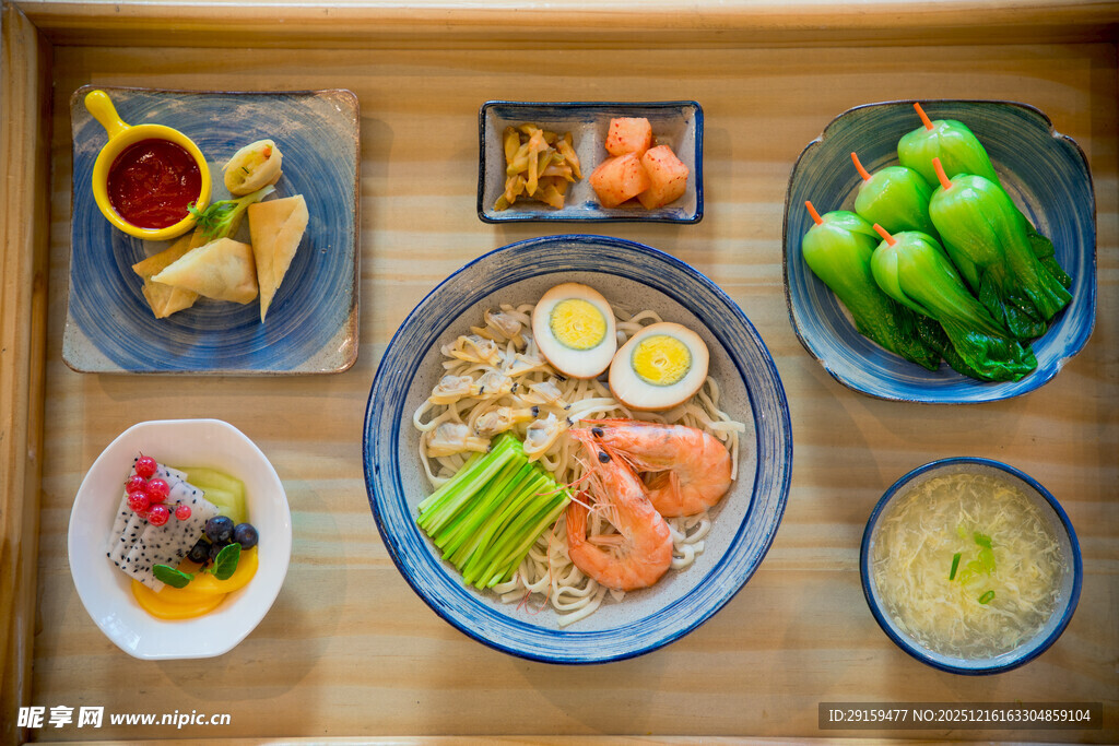 丰盛日式料理拼盘