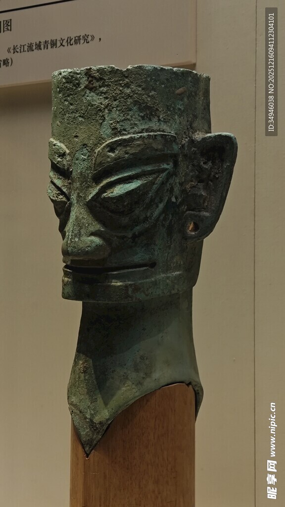 古老青铜头像雕塑