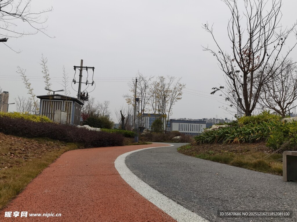 蜿蜒多彩的户外休闲步道