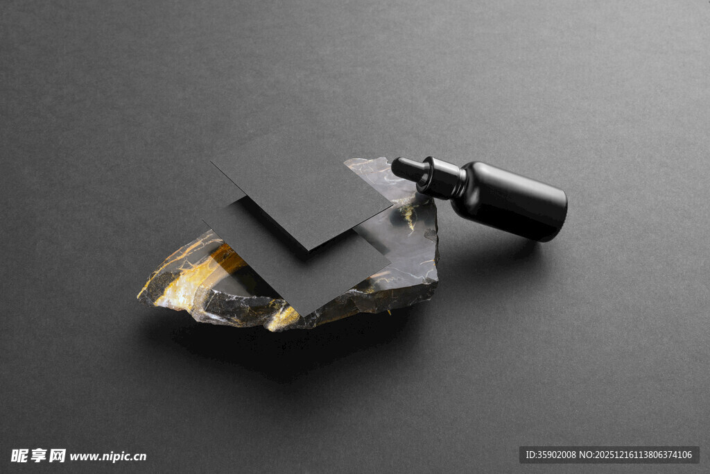 黑色精致机械零件特写