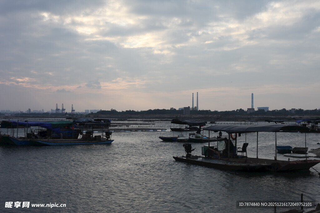 海港黄昏景象